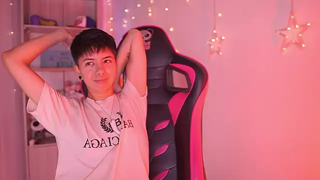 Snapshot of tommy_blue chatting on 02-28-26, 03:07 tommy blue online show from 02-28-26, 03:07