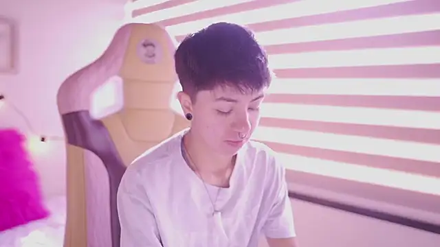 Snapshot of tommy_blue chatting on 03-02-26, 12:45 tommy blue online show from 03-02-26, 12:45