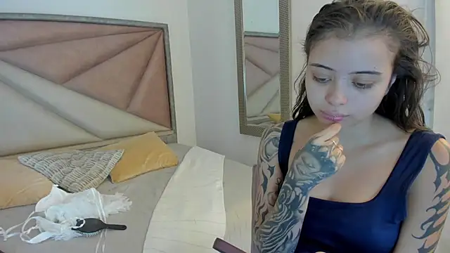 SaskiaGrendel online show from 07-19-26, 06:11