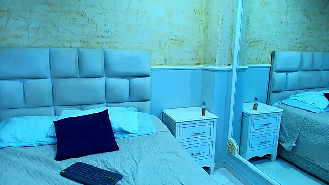 Snapshot of LexiAndDeker chatting on 09-26-25, 04:44 LexiAndDeker online show from 09-26-25, 04:44