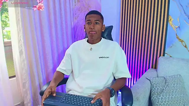 Snapshot of LexiAndDeker chatting on 10-10-25, 03:55 LexiAndDeker online show from 10-10-25, 03:55