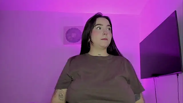 Snapshot of Celestte chatting on 06-19-26, 04:28 Celestte online show from 06-19-26, 04:28