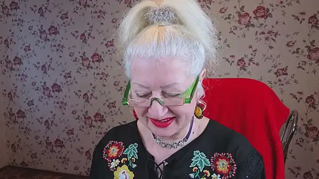 Maya Mayflower online show from 11-30-25, 05:00