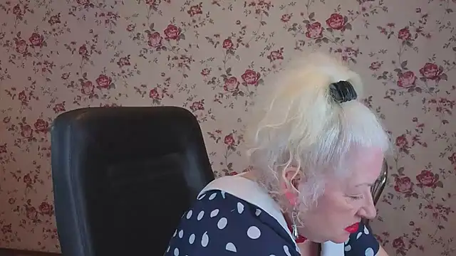 Maya Mayflower online show from 04-05-26, 03:04