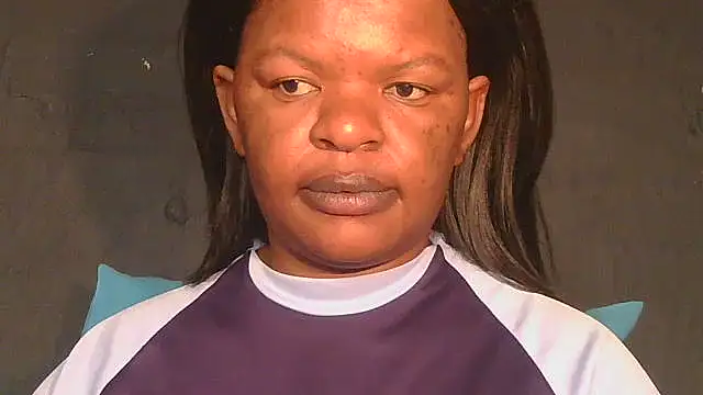 Snapshot of ebony_rose11 chatting on 06-10-26, 01:21 ebony rose11 online show from 06-10-26, 01:21