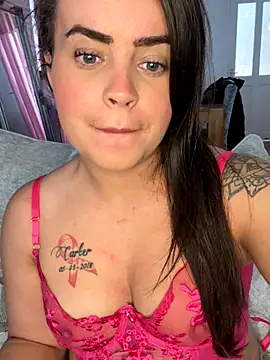 Snapshot of Sophie_23XX chatting on 10-11-25, 10:47 Sophie 23XX online show from 10-11-25, 10:47