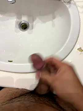 Snapshot of Runstat chatting on 10-26-25, 11:31 Runstat online show from 10-26-25, 11:31