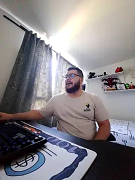 Snapshot of Edmund98 chatting on 09-27-25, 06:02 Edmund98 online show from 09-27-25, 06:02