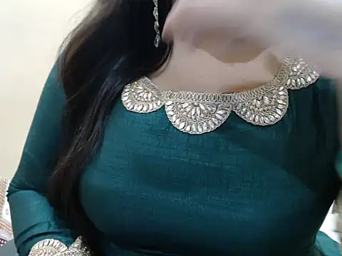 Snapshot of Surjeet_Kaur chatting on 06-17-26, 07:22 Surjeet Kaur online show from 06-17-26, 07:22
