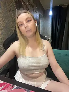 Lina ly online show from 03-18-25, 08:04