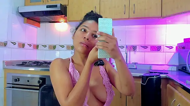 Snapshot of Sasha_rd chatting on 04-29-26, 01:37 Sasha rd online show from 04-29-26, 01:37