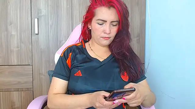 Snapshot of nanis_milf chatting on 07-07-26, 02:43 nanis milf online show from 07-07-26, 02:43