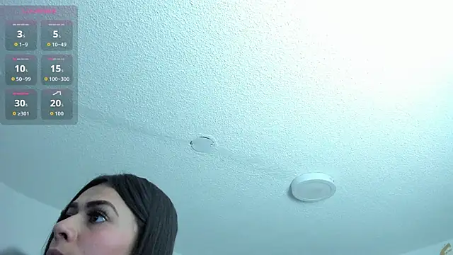 Snapshot of Cristal_Velle chatting on 06-17-26, 01:01 Cristal Velle online show from 06-17-26, 01:01