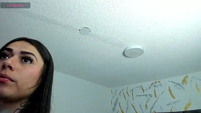 Snapshot of Cristal_Velle chatting on 06-18-26, 01:04 Cristal Velle online show from 06-18-26, 01:04
