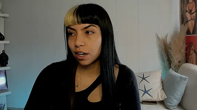 Snapshot of Saraa_Desiree chatting on 09-10-25, 12:49 Saraa Desiree online show from 09-10-25, 12:49