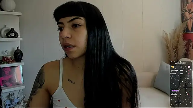 Snapshot of Saraa_Desiree chatting on 09-22-25, 03:47 Saraa Desiree online show from 09-22-25, 03:47