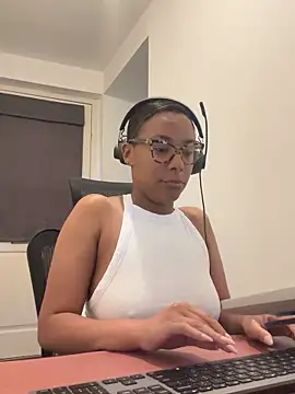 Melia Rayne online show from 05-15-26, 10:00