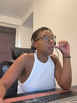 Snapshot of Melia_Rayne chatting on 06-25-26, 10:20 Melia Rayne online show from 06-25-26, 10:20