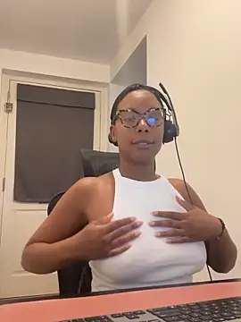 Snapshot of Melia_Rayne chatting on 06-30-26, 09:54 Melia Rayne online show from 06-30-26, 09:54
