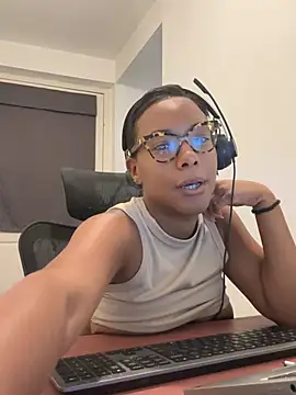 Snapshot of Melia_Rayne chatting on 07-14-26, 10:21 Melia Rayne online show from 07-14-26, 10:21