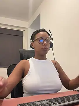 Snapshot of Melia_Rayne chatting on 07-17-26, 02:24 Melia Rayne online show from 07-17-26, 02:24