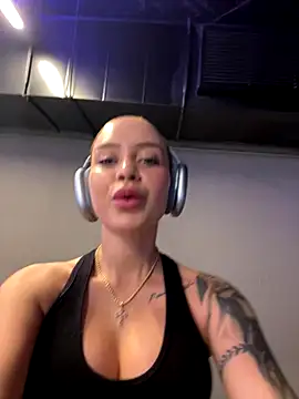 ValentinaMilann online show from 10-10-25, 07:13