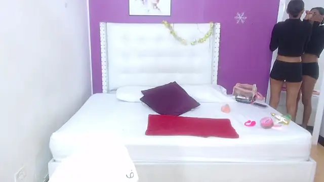 Snapshot of tiny_sarah1 chatting on 03-18-25, 08:59 tiny sarah1 online show from 03-18-25, 08:59