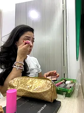 isabella winkler online show from 10-30-25, 01:34