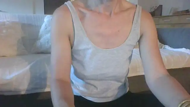 Snapshot of Valentinette chatting on 04-21-26, 05:25 Valentinette online show from 04-21-26, 05:25