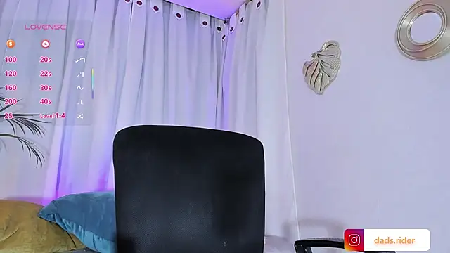 Snapshot of dads_rider chatting on 03-23-25, 07:42 dads rider online show from 03-23-25, 07:42