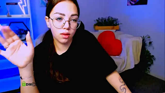 kiki swan online show from 03-17-25, 07:24