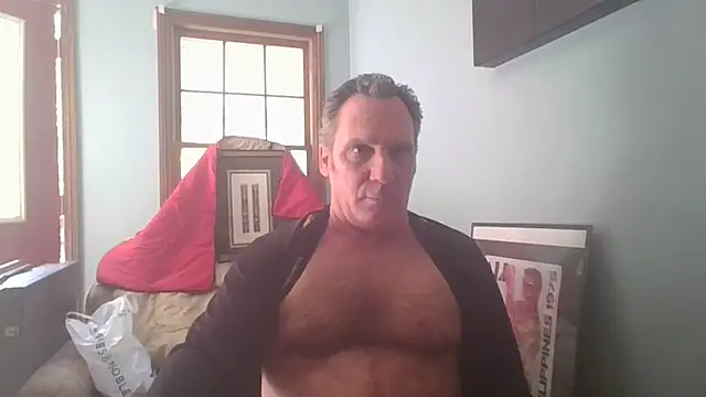 Snapshot of HunkofRock chatting on 05-13-26, 01:30 HunkofRock online show from 05-13-26, 01:30
