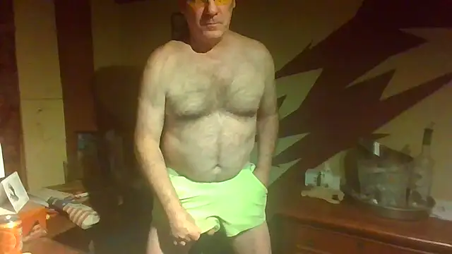 Snapshot of HunkofRock chatting on 05-19-26, 01:56 HunkofRock online show from 05-19-26, 01:56