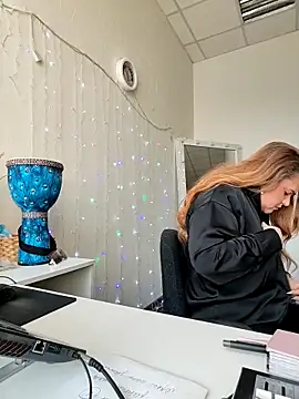 Juicy PeachLux online show from 03-16-26, 05:55