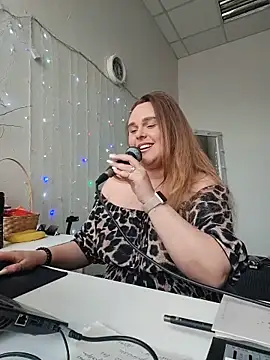 Juicy PeachLux online show from 05-14-26, 11:28
