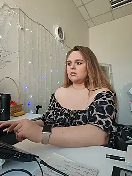 Juicy PeachLux online show from 05-16-26, 08:44