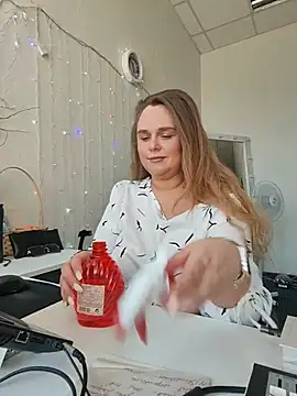 Juicy PeachLux online show from 05-27-26, 06:10