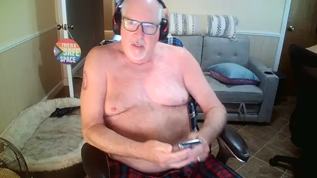 superbearboss online show from 04-01-26, 03:09