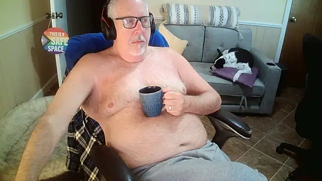 Snapshot of superbearboss chatting on 04-24-26, 05:04 superbearboss online show from 04-24-26, 05:04