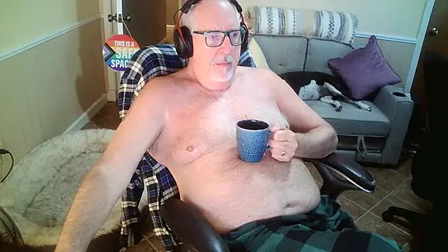 Snapshot of superbearboss chatting on 04-28-26, 03:50 superbearboss online show from 04-28-26, 03:50