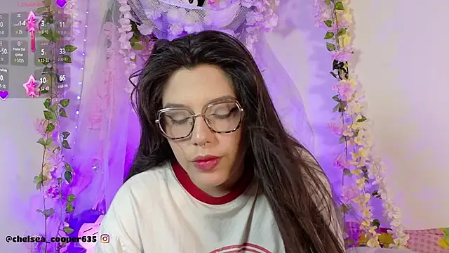 Snapshot of chelsea__coo chatting on 10-04-25, 11:03 chelsea  coo online show from 10-04-25, 11:03