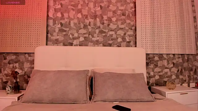 Zoewhitte online show from 11-30-25, 12:47