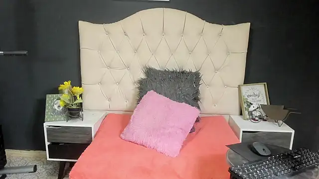 Snapshot of Alexa_Bravva chatting on 03-15-25, 04:02 Alexa Bravva online show from 03-15-25, 04:02