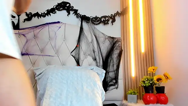 Snapshot of Alexa_Bravva chatting on 10-28-25, 04:27 Alexa Bravva online show from 10-28-25, 04:27