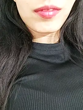 saraaxx1 online show from 11-11-25, 03:34