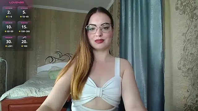 Snapshot of Leila_Kissyu chatting on 05-20-26, 10:32 Leila Kissyu online show from 05-20-26, 10:32