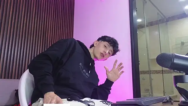 troy rouge online show from 09-18-25, 07:38