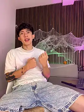 troy rouge online show from 10-20-25, 07:25