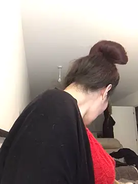 Curvy-Essex-Milf online show from 10-12-25, 11:09