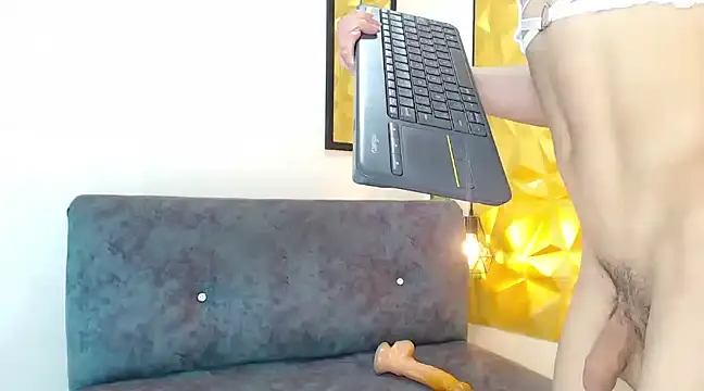 Small Hot19 online show from 03-08-25, 07:20